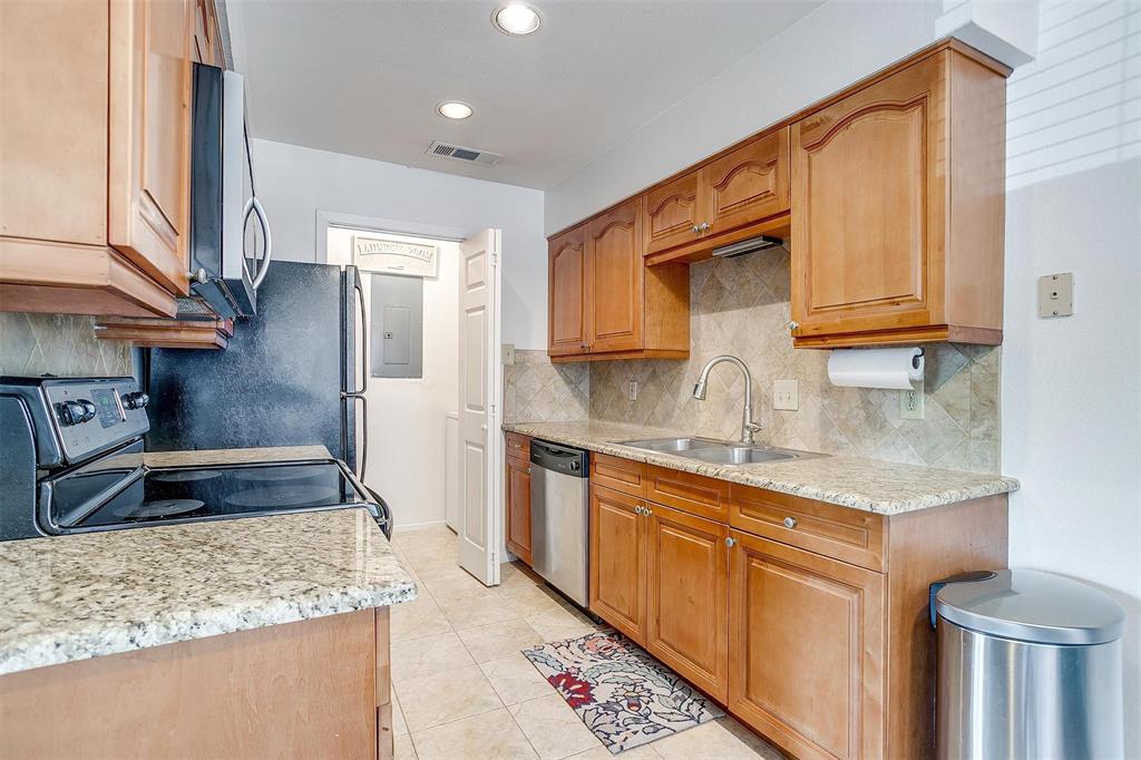 Cedar Creek Twnhms - Residential