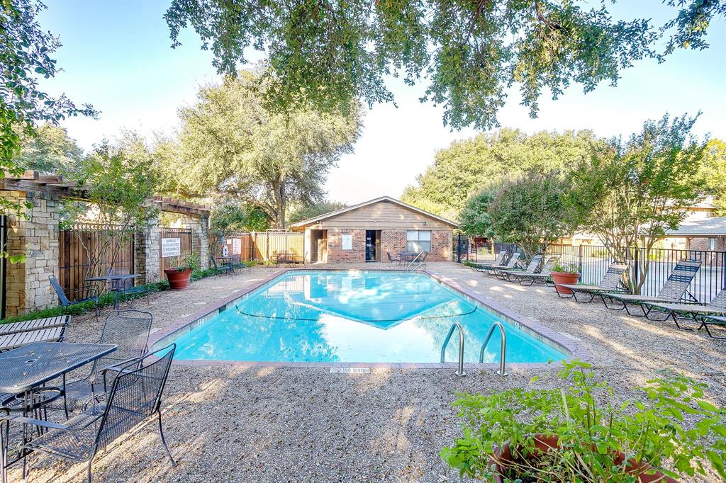 Cedar Creek Twnhms - Residential