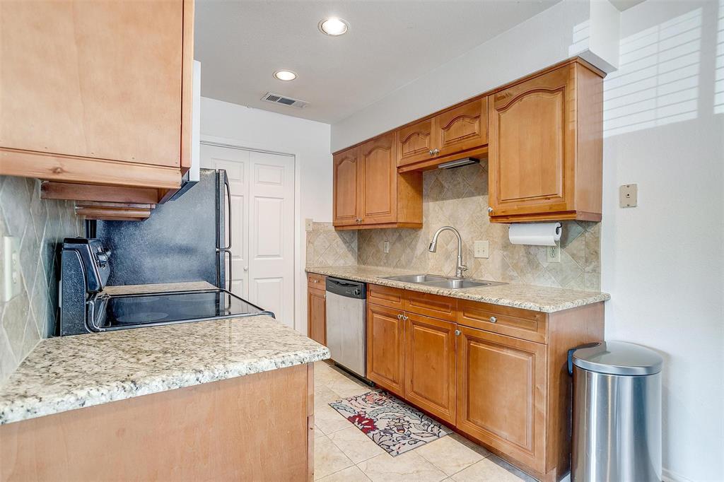 Cedar Creek Twnhms - Residential