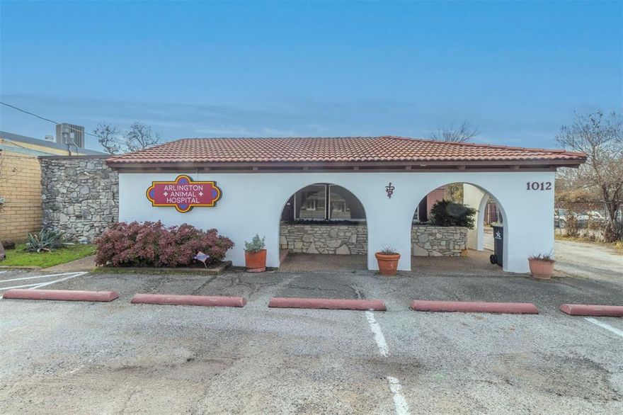Previously a Veterinary Clinic for 2 generations. This property could be used for an office, retail, or service business. Concrete construction walls make it a very sturdy structure. It has a combination of smaller treatment rooms and larger open spaces that could be use as offices or meeting rooms. It also features large work areas, indoor kennels to board animals or secure tools, inventory or equipment. Other features include outdoor kennels and an exercise area that could be turned into a parking area or used as additional lockable storage. Other uses: Vet. clinic, pet rescue, pet spa, grooming, boarding facility, or a variety of other non-pet businesses. Convenient proximity to DFW Airport, UTA, Six Flags Over Texas, Globe Life Park and ATT Stadium.
