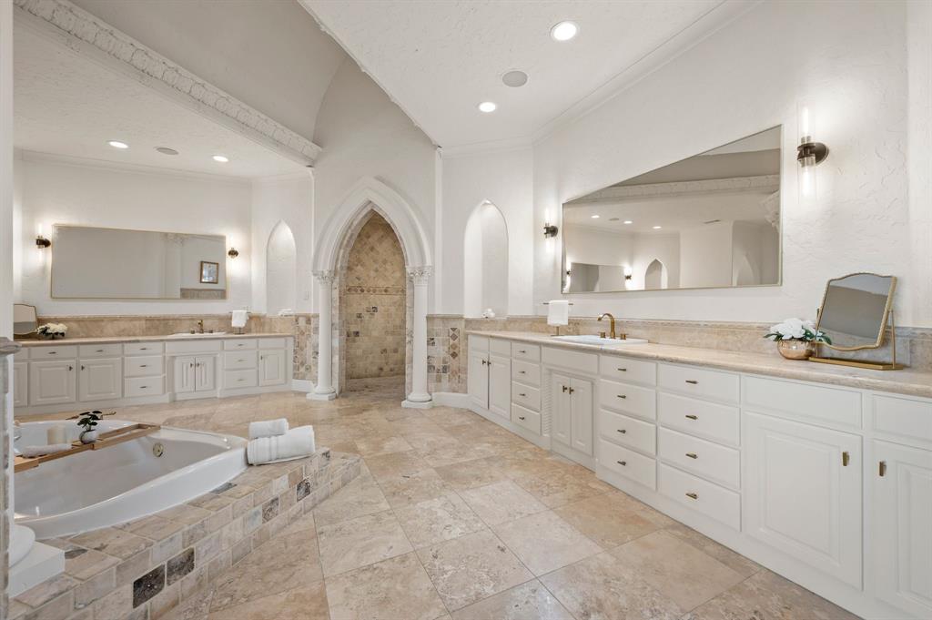 5613 Versailles Court