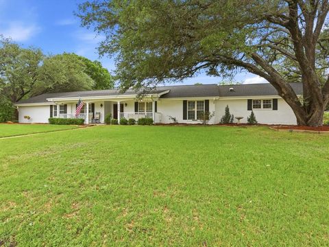Photo of 6079 Wonder Drive, Fort Worth, TX 76133 (MLS # 21254809)