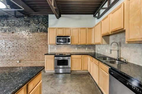 Photo of 2700 Live Oak Street #101, Dallas, TX 75204 (MLS # 21170223)