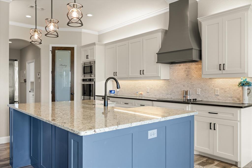 2141 Vanderbilt Drive