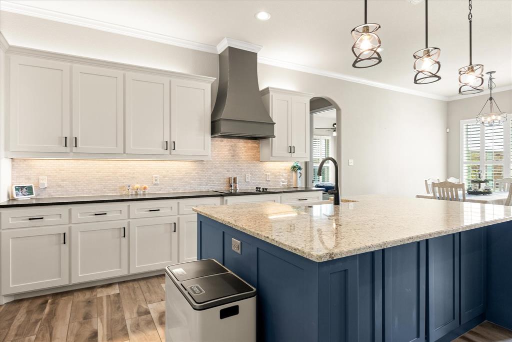 2141 Vanderbilt Drive