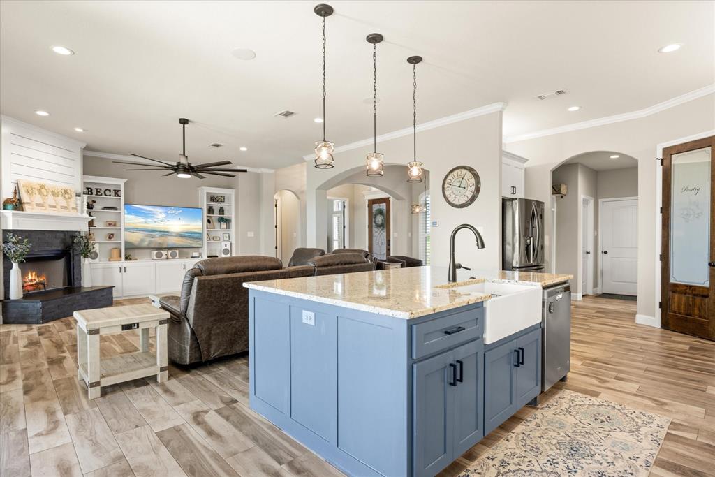 2141 Vanderbilt Drive