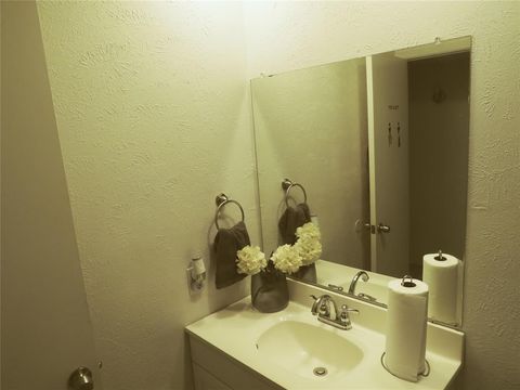 Tiny photo for 7218 Chinaberry Road, Dallas, TX 75249 (MLS # 21098674)