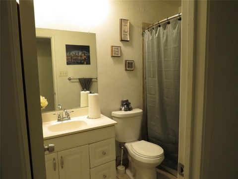 Tiny photo for 7218 Chinaberry Road, Dallas, TX 75249 (MLS # 21098674)