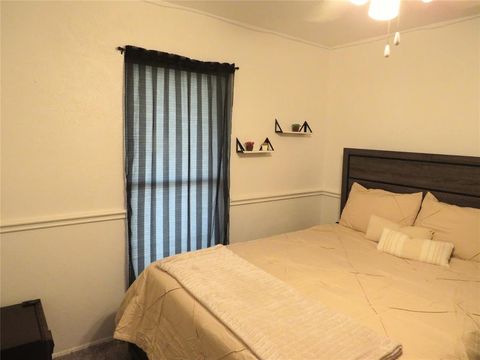 Tiny photo for 7218 Chinaberry Road, Dallas, TX 75249 (MLS # 21098674)