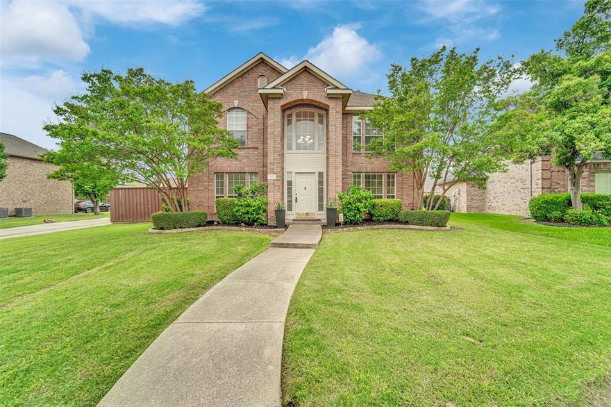 Beautifully updated 4-bedroom, 2.5-bath home in the highly sought-after Oak Hills subdivision of Carrollton! This spacious property offers the perfect blend of comfort and style, featuring a newly remodeled kitchen with an island and ample counter space—ideal for both everyday living and entertaining.
Step outside to your private backyard oasis complete with a sparkling pool, perfect for relaxing or hosting gatherings during those warm Texas days. The functional floor plan provides generous living spaces, well-sized bedrooms, and a welcoming atmosphere throughout.
Enjoy the freedom of no HOA, all while being conveniently located near shopping, dining, and major highways. This move-in-ready home truly has it all—location, updates, and lifestyle!