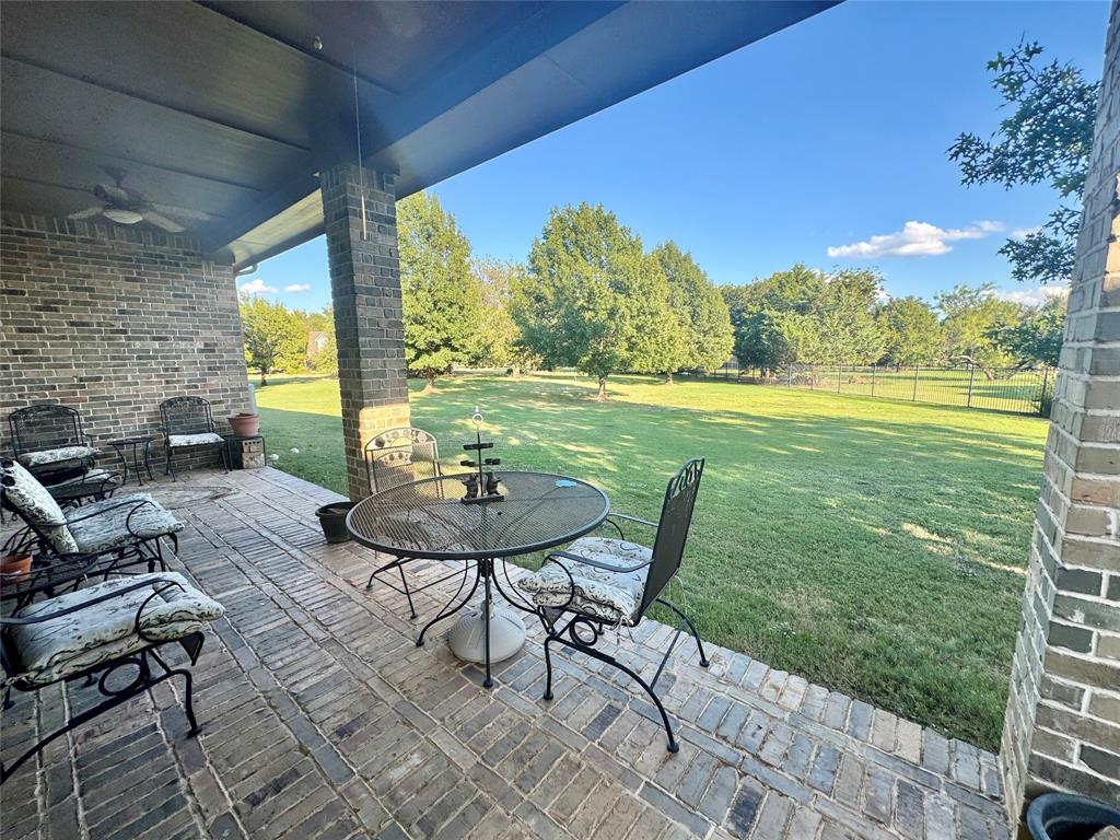 2001 Warwick Crescent Court