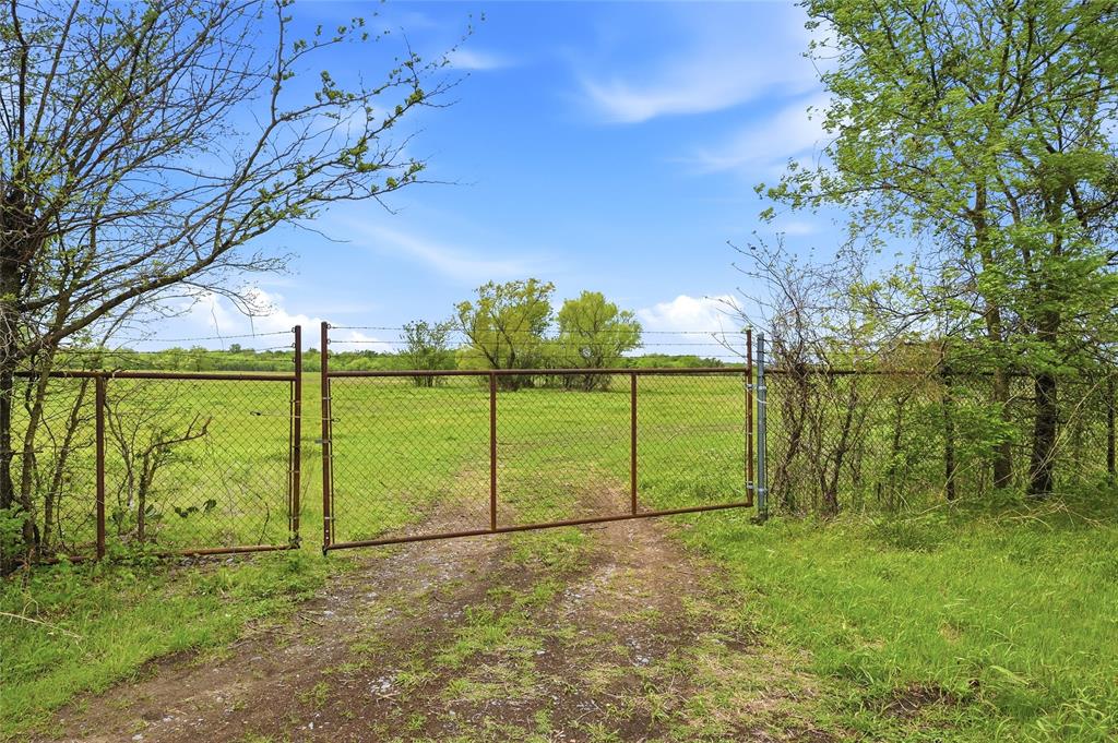 ROBERTS - Land