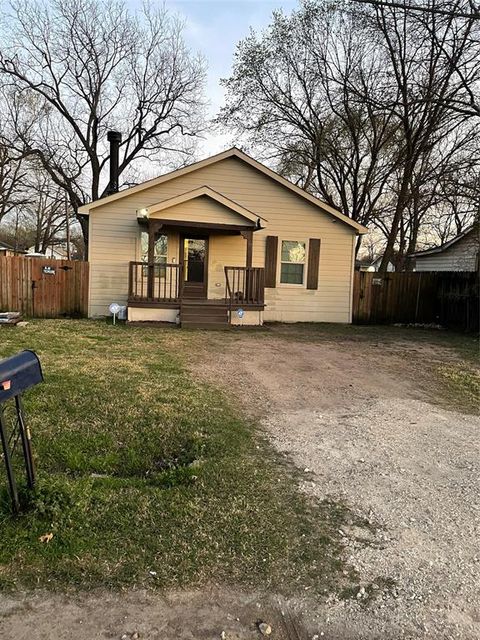Tiny photo for 1401 W 9th Avenue, Corsicana, TX 75110 (MLS # 21197277)