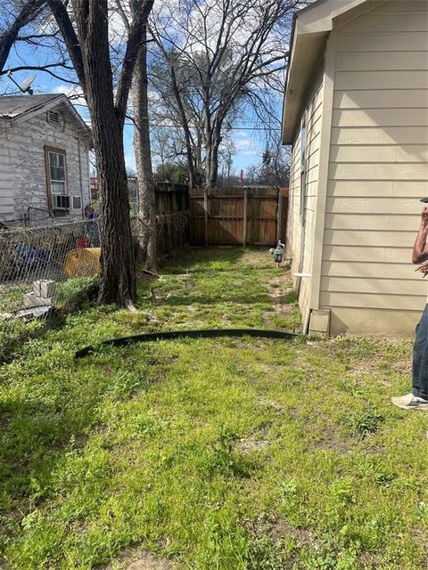 Tiny photo for 1401 W 9th Avenue, Corsicana, TX 75110 (MLS # 21197277)