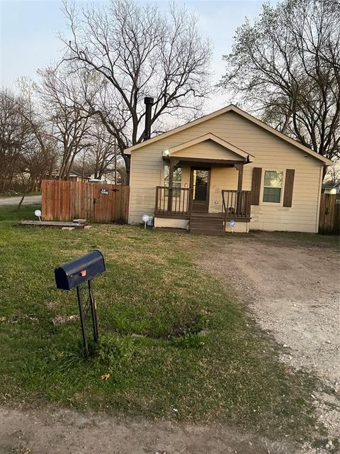 Tiny photo for 1401 W 9th Avenue, Corsicana, TX 75110 (MLS # 21197277)