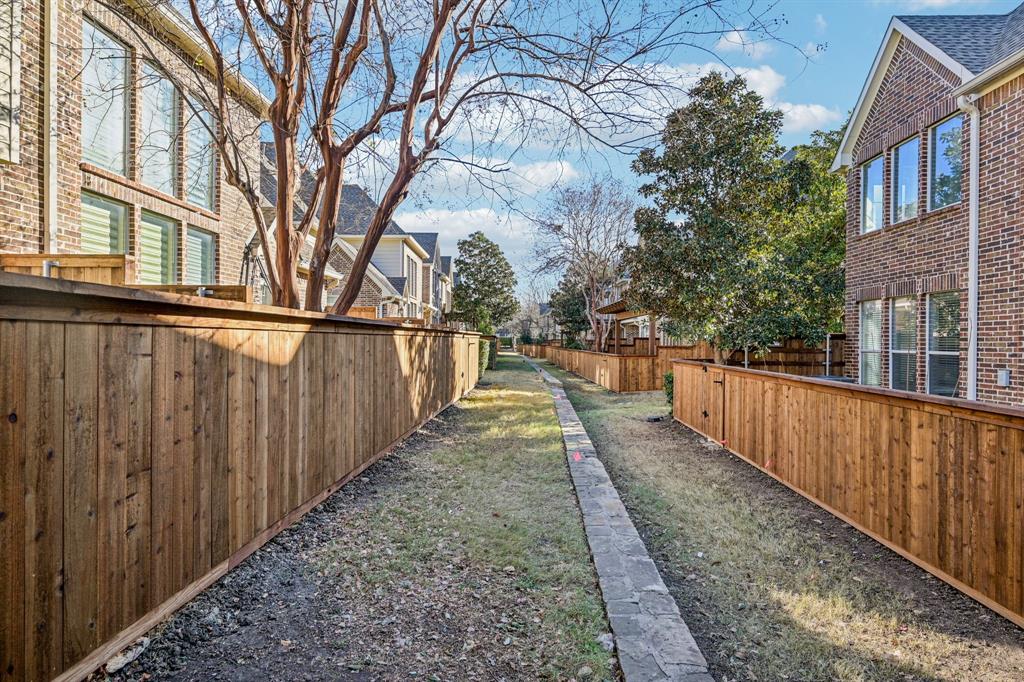 Villas At Coppell Twnhms - Residential