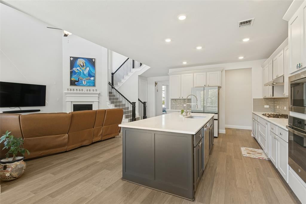 1508 Kurelek Drive