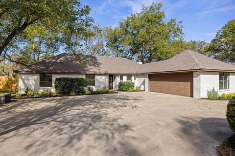 8906 Monticello Drive Granbury TX 76049