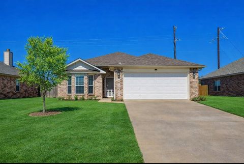 Photo of 3511 Austin Street, Gainesville, TX 76240 (MLS # 21173847)