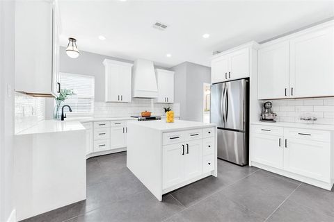 6812 HUNTLY Drive Plano TX 75023