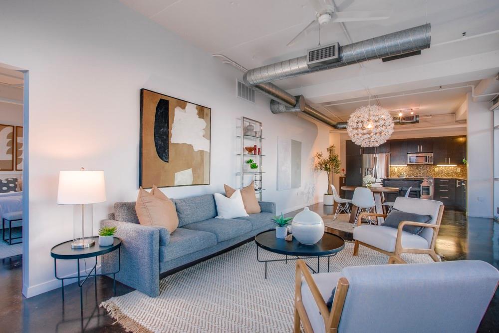 1001 Belleview Street 708