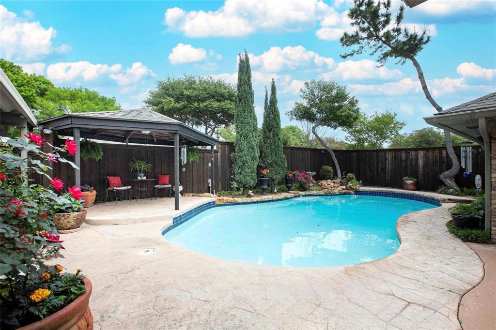 10011 Hickory Crossing