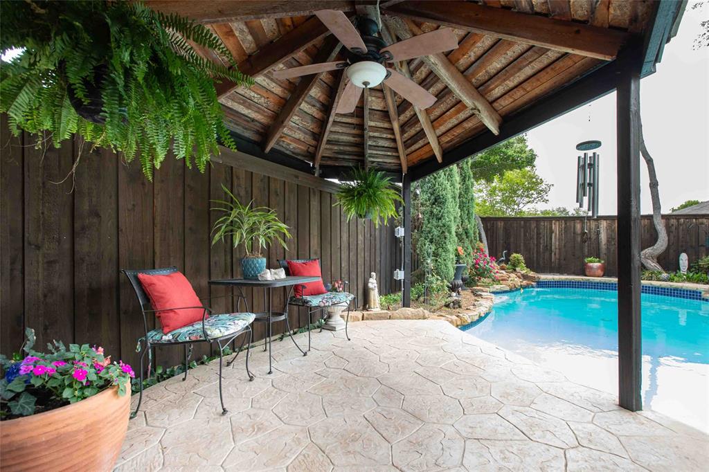 10011 Hickory Crossing