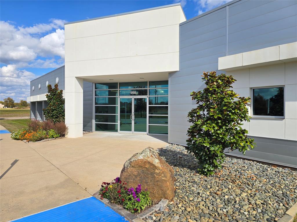 5486 Airline Drive