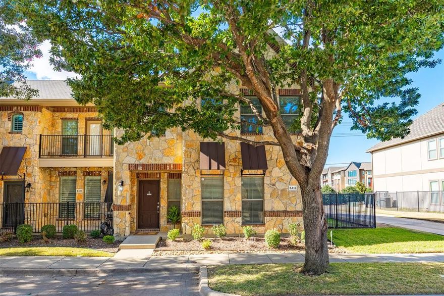 Craig Ranch corner townhome in McKinney with quick access to Hwy 121, US-75, shopping, dining, and Frisco ISD schools. A highly sought-after end unit, this home offers an open and inviting main level designed for everyday living and entertaining. The updated kitchen features granite countertops, generous cabinet and counter space, and a large breakfast bar that opens seamlessly to the dining and living areas. Upstairs, the primary suite provides a comfortable retreat with vaulted ceilings, a spacious walk-in closet, dual vanities, and a separate shower. Two additional bedrooms each include walk-in closets and access to a full bath, offering privacy and flexibility for guests, work-from-home needs, or additional living space.

Enjoy low-maintenance living with a rear-entry two-car garage, wrought-iron fencing, and HOA-managed exterior care. Residents also have access to community amenities, including a pool and fitness center. Located minutes from historic downtown McKinney and some of Collin County’s most popular shopping and dining destinations.