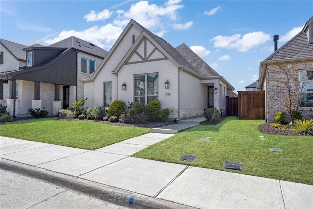 1709 Victoria Place