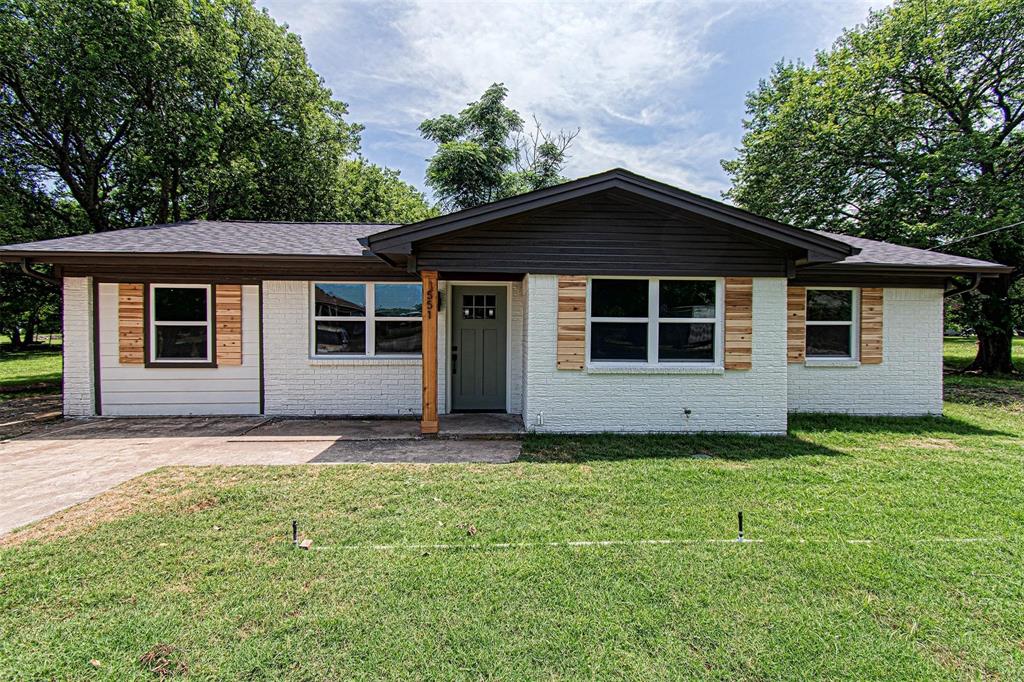 Photo 1 of 29 — 551 E Burks Street, Pilot Point, TX 76258
