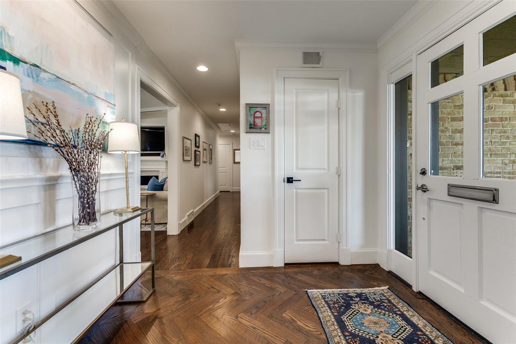 6838 Kingsbury Drive