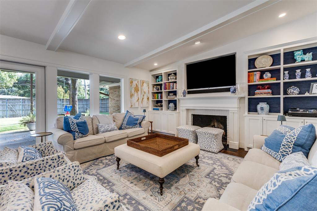 6838 Kingsbury Drive