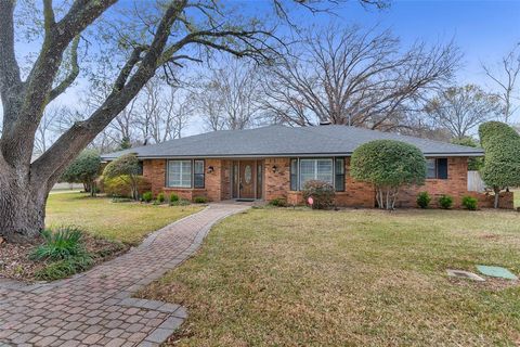 713 Briarwood Drive Denison TX 75020