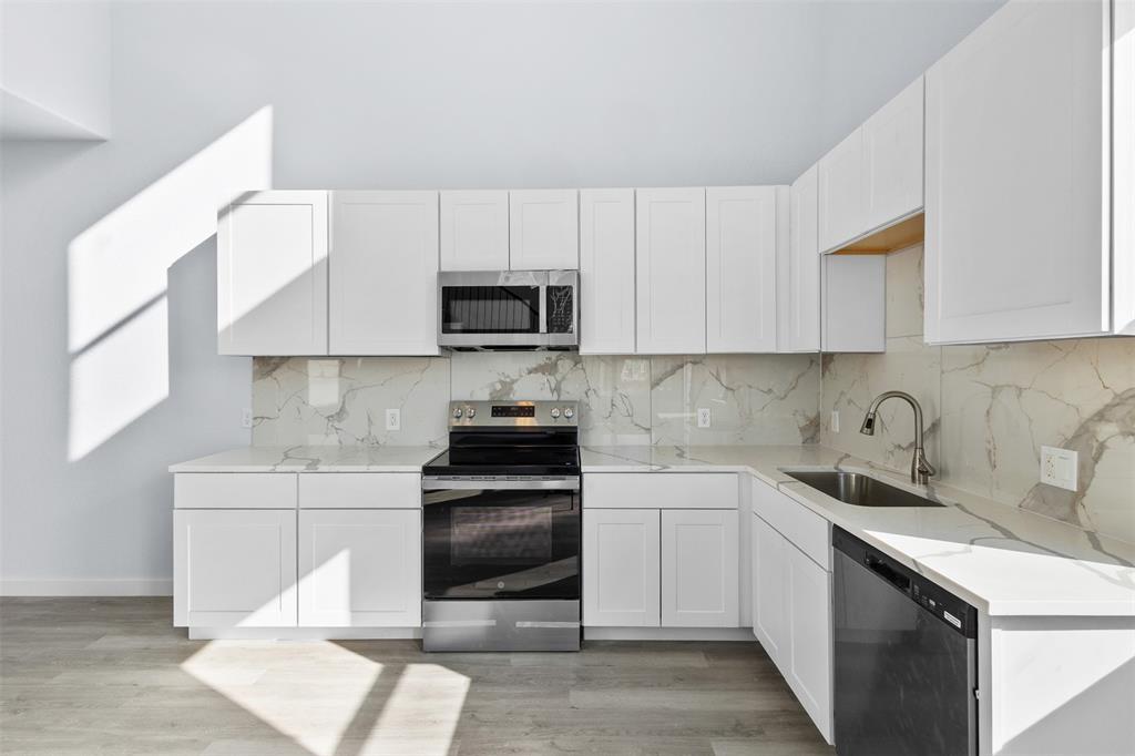 2204 Cedarwood Trail