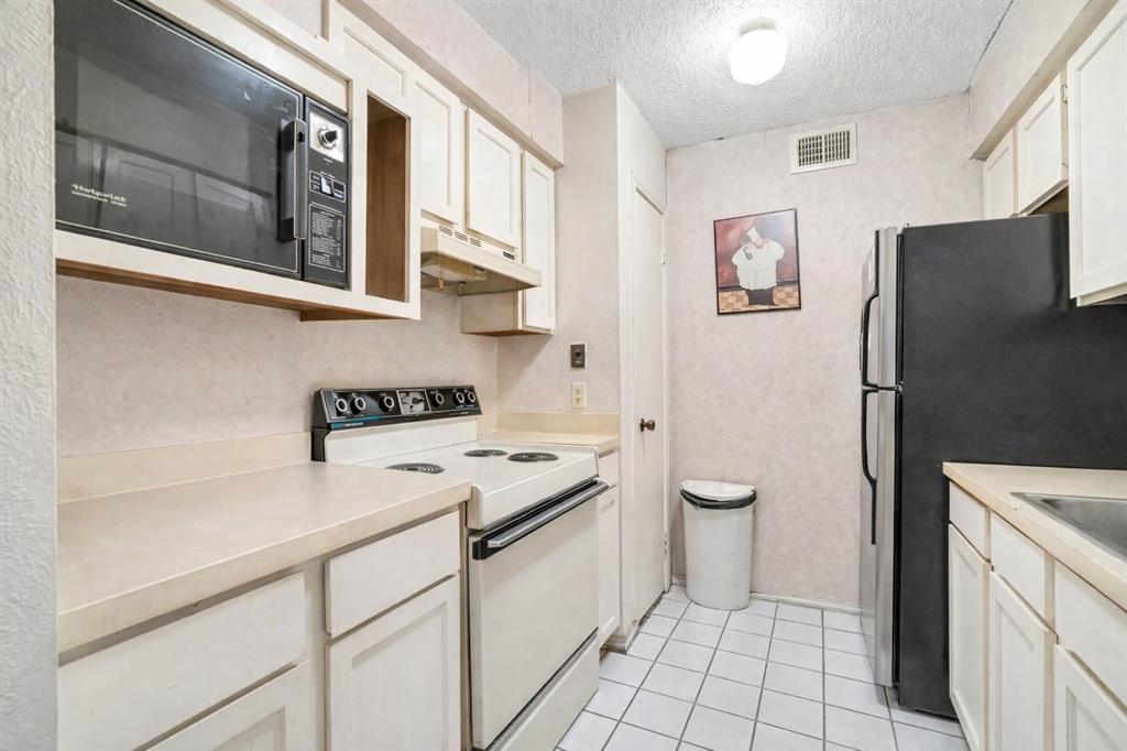 Oakhollow Condo - Residential