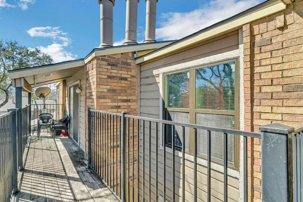 Oakhollow Condo - Residential