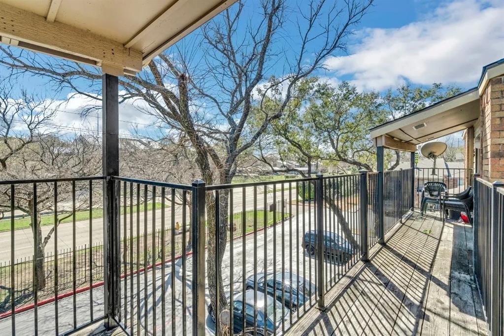 Oakhollow Condo - Residential