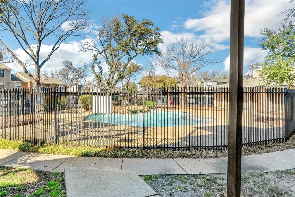 Oakhollow Condo - Residential