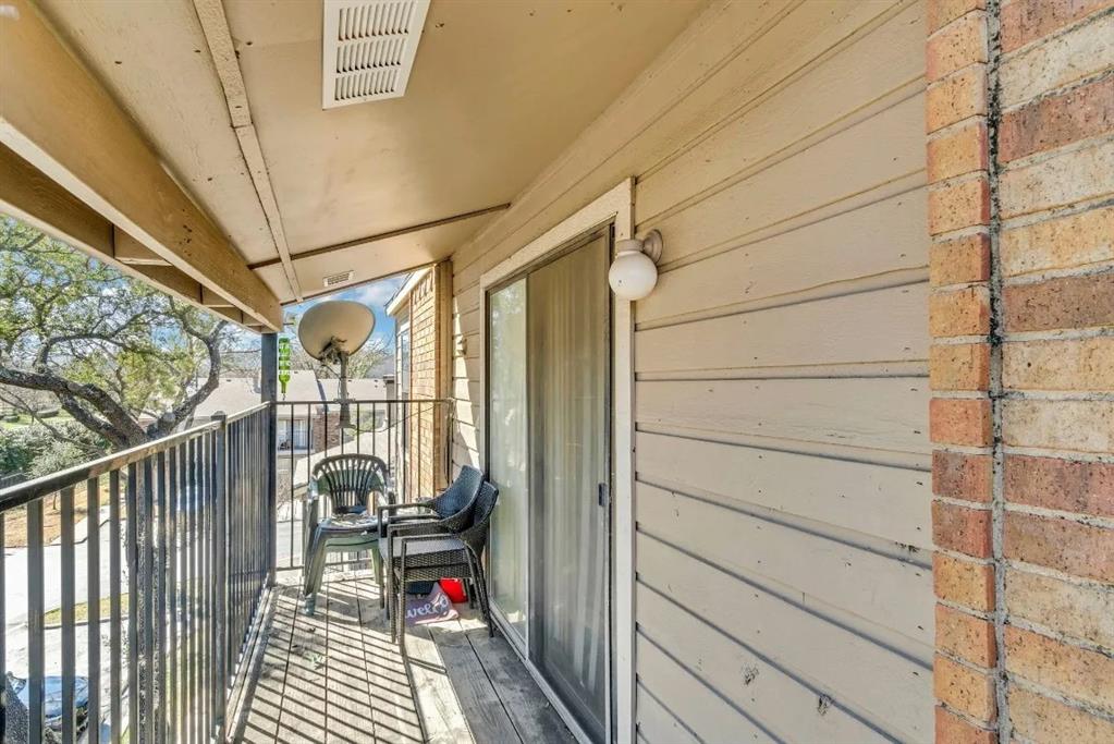 Oakhollow Condo - Residential