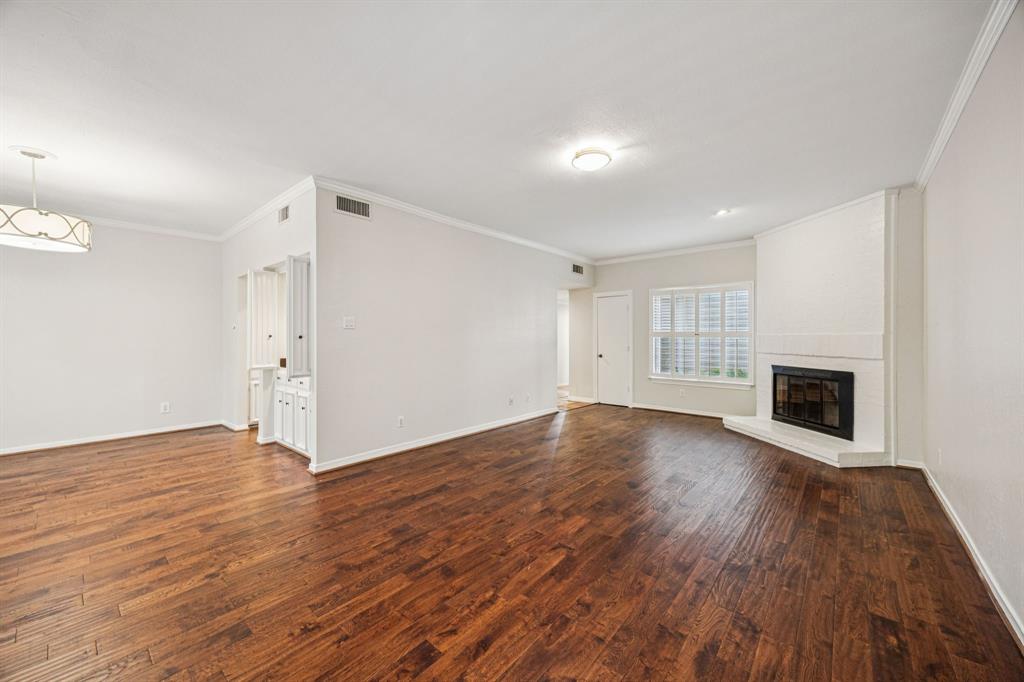 6742 E Northwest Highway