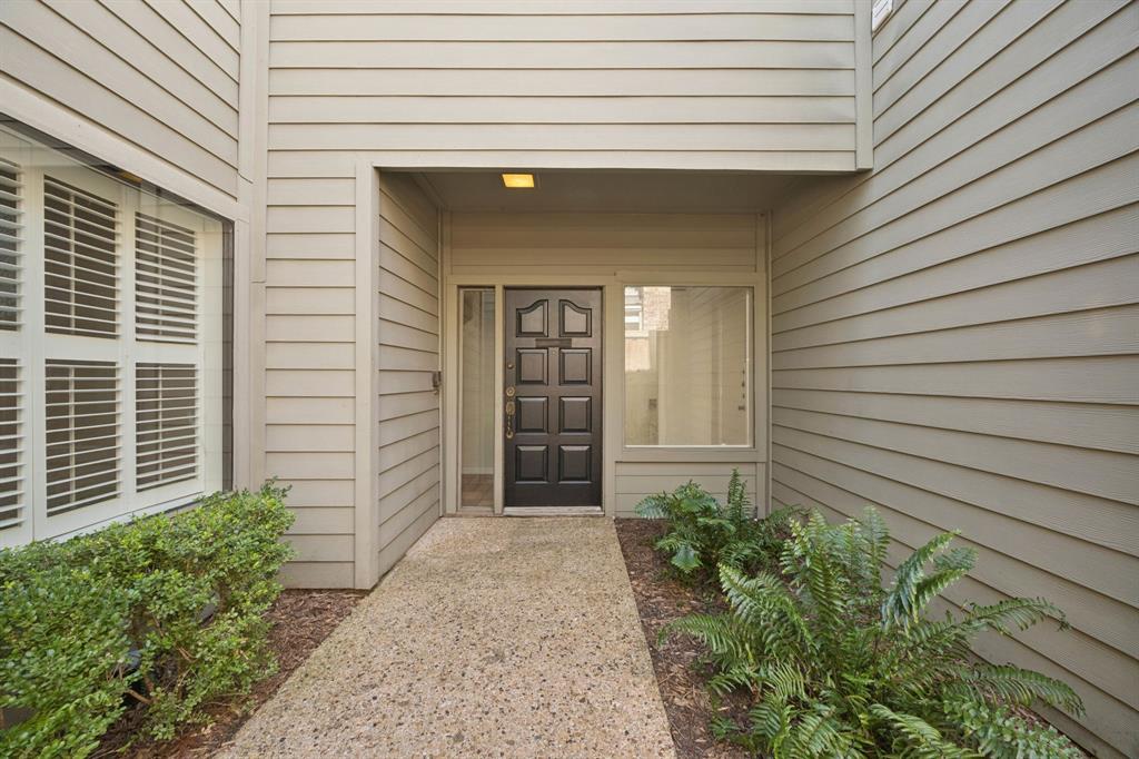 6742 E Northwest Highway