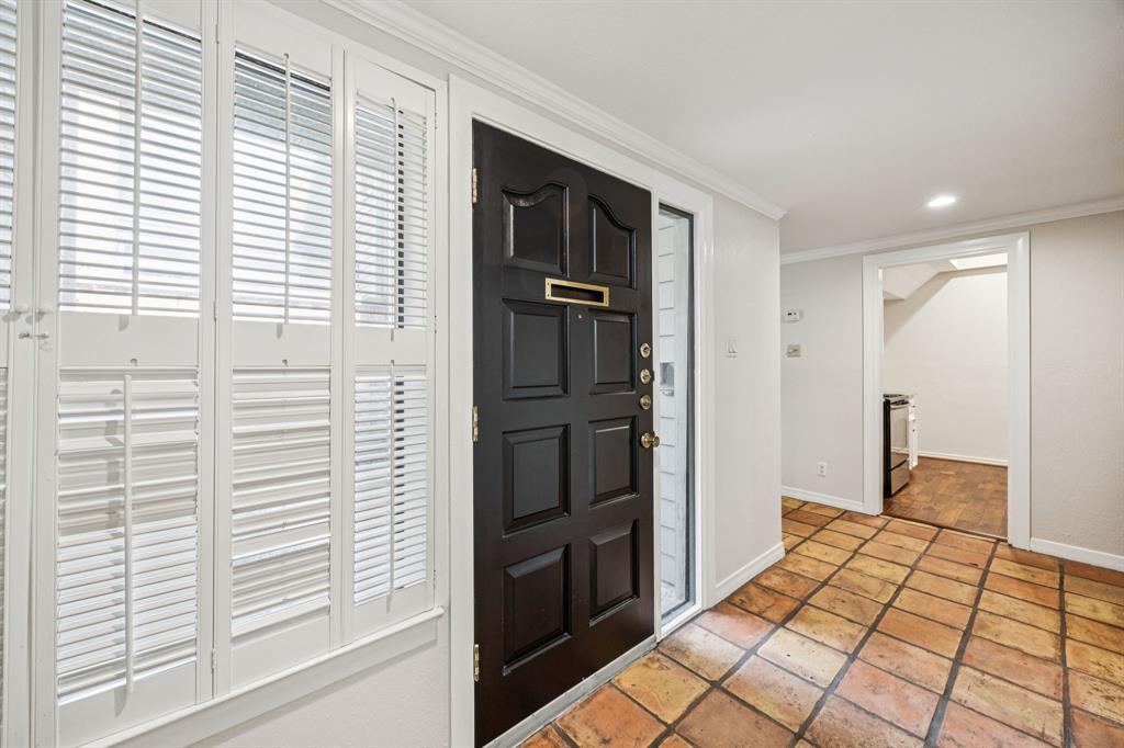 6742 E Northwest Highway