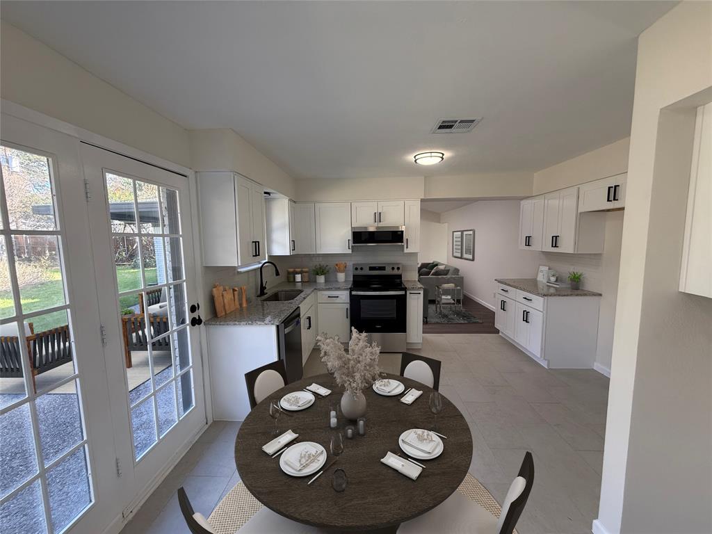 4348 Selkirk Drive W