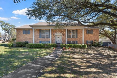 Photo of 2831 Wooded Acres Drive, Waco, TX 76710 (MLS # 21131816)