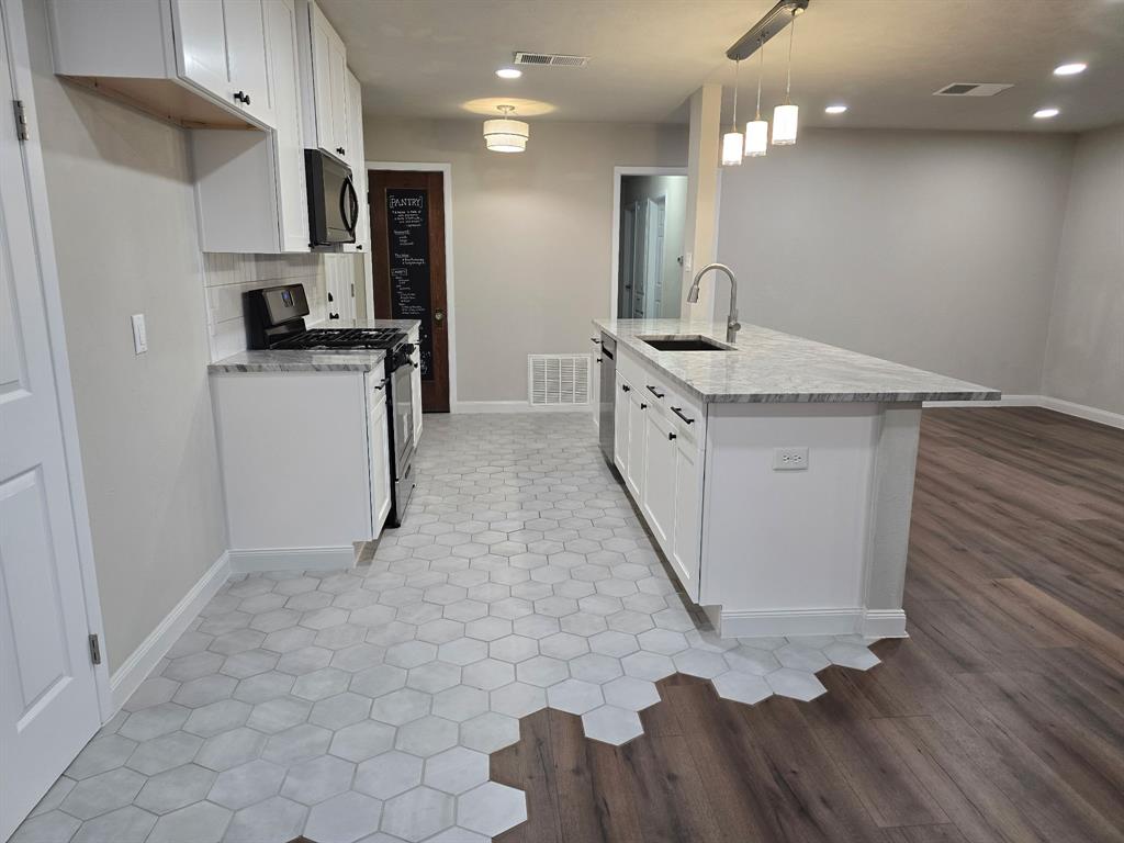 220 Bluebird Circle