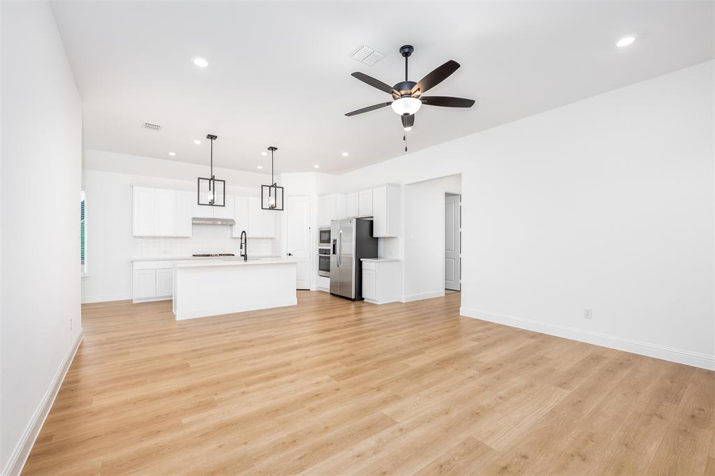 Ranch-Uptown Ph One - Residential Lease