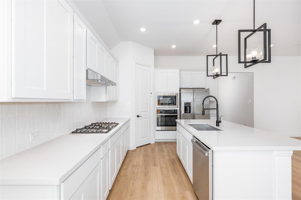 Ranch-Uptown Ph One - Residential Lease