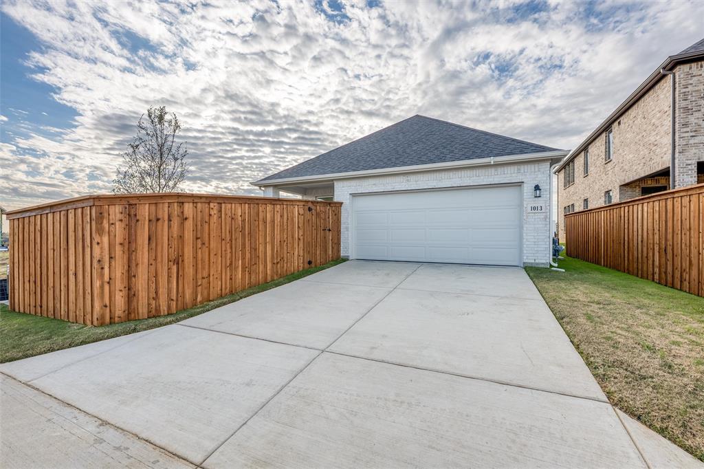 Ranch-Uptown Ph One - Residential Lease