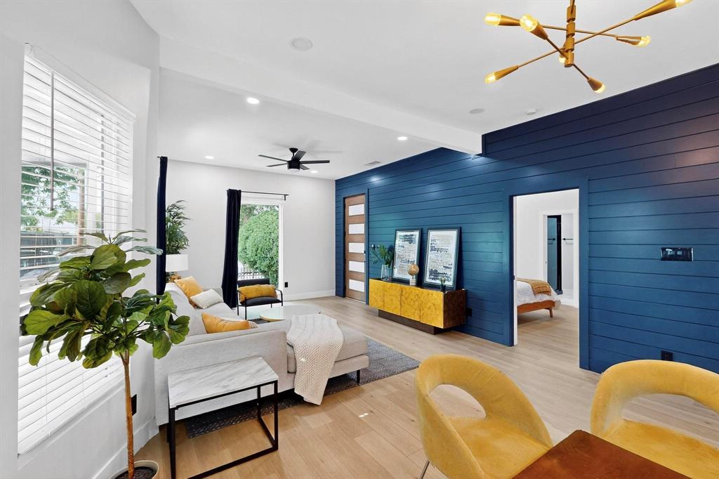 712 W 8th Street